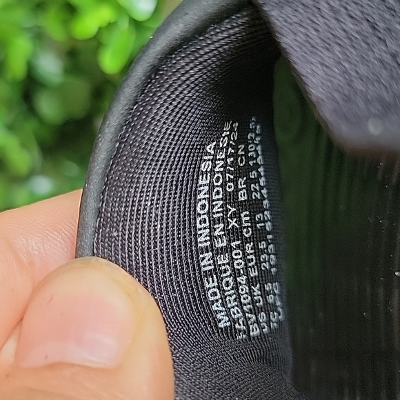 Nike Kids Black Slide Sandals - Picture 4 of 5